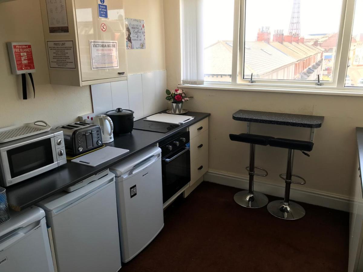 Victoria House - Self Catering Quiet Guesthouse - Adult Singles And Couples Only Blackpool Exterior photo