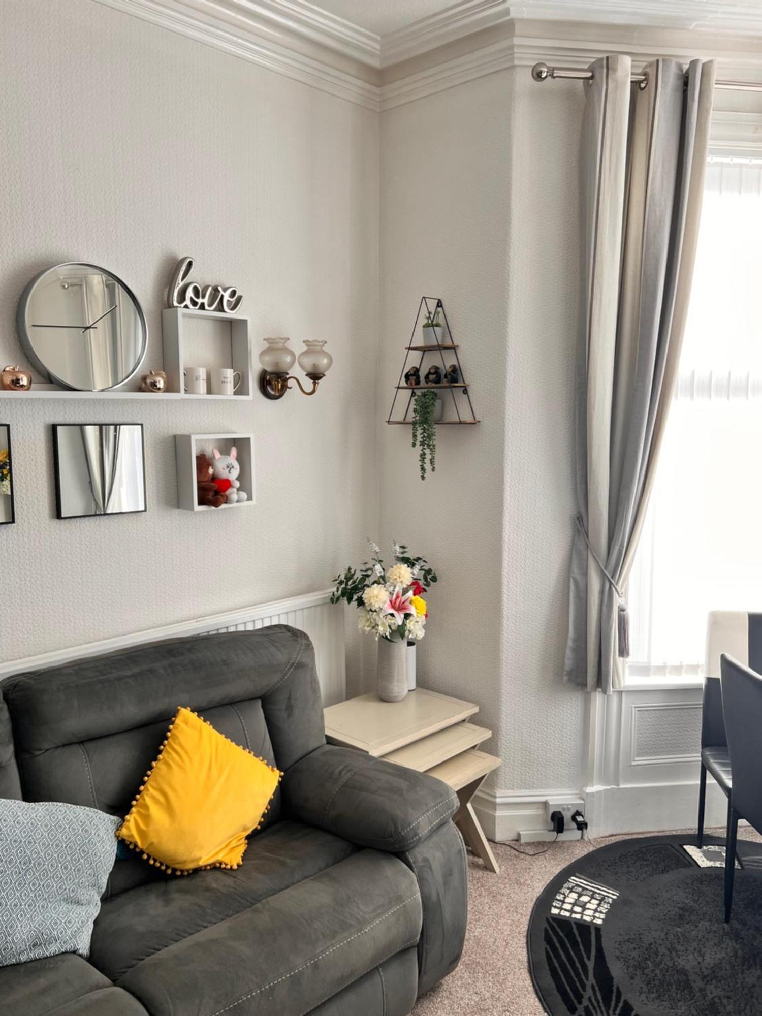 Victoria House - Self Catering Quiet Guesthouse - Adult Singles And Couples Only Blackpool Exterior photo