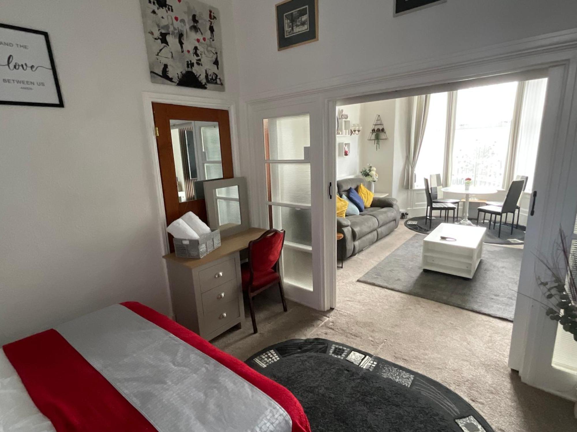 Victoria House - Self Catering Quiet Guesthouse - Adult Singles And Couples Only Blackpool Exterior photo