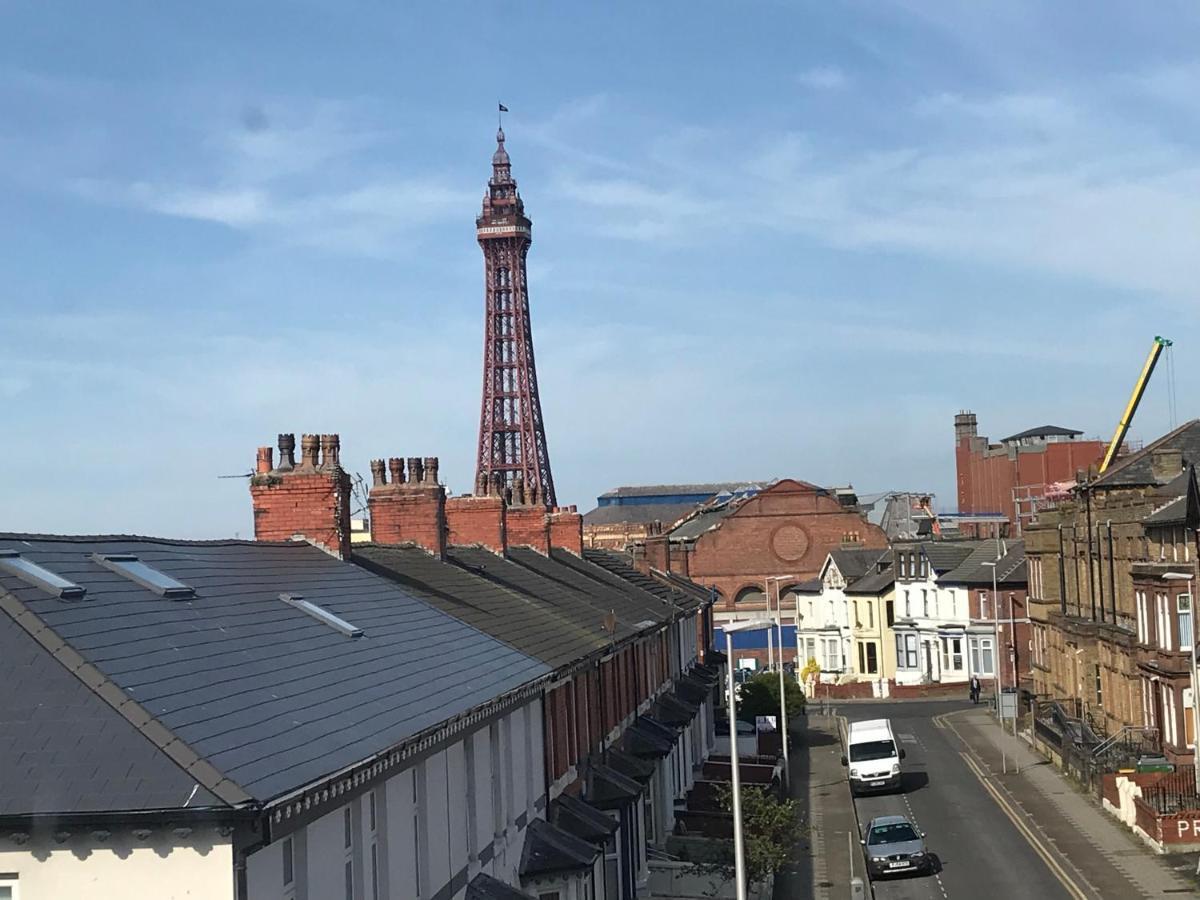 Victoria House - Self Catering Quiet Guesthouse - Adult Singles And Couples Only Blackpool Exterior photo